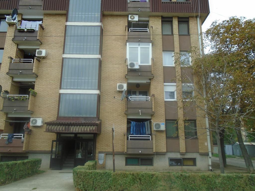 Apartment Peca Кладово Екстериор снимка